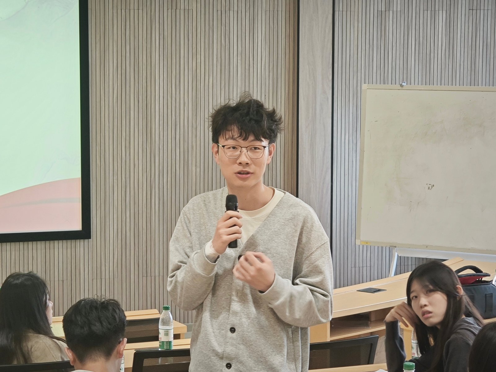 d7ec3f41461a1263d57838c93d649fd9